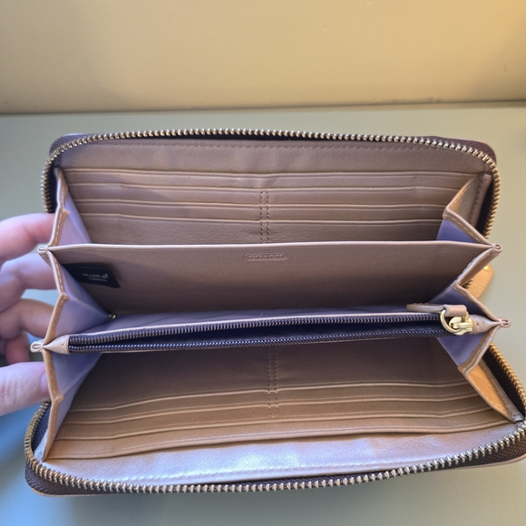 COACH EUC Pearlescent Gold Leather Continental Full Zip Wallet Vintage - Picture 6 of 13